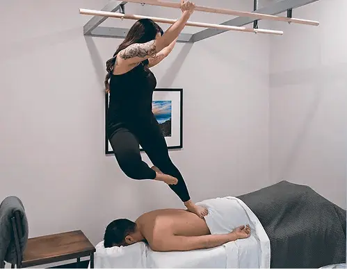 ashiatsu barefoot back massage